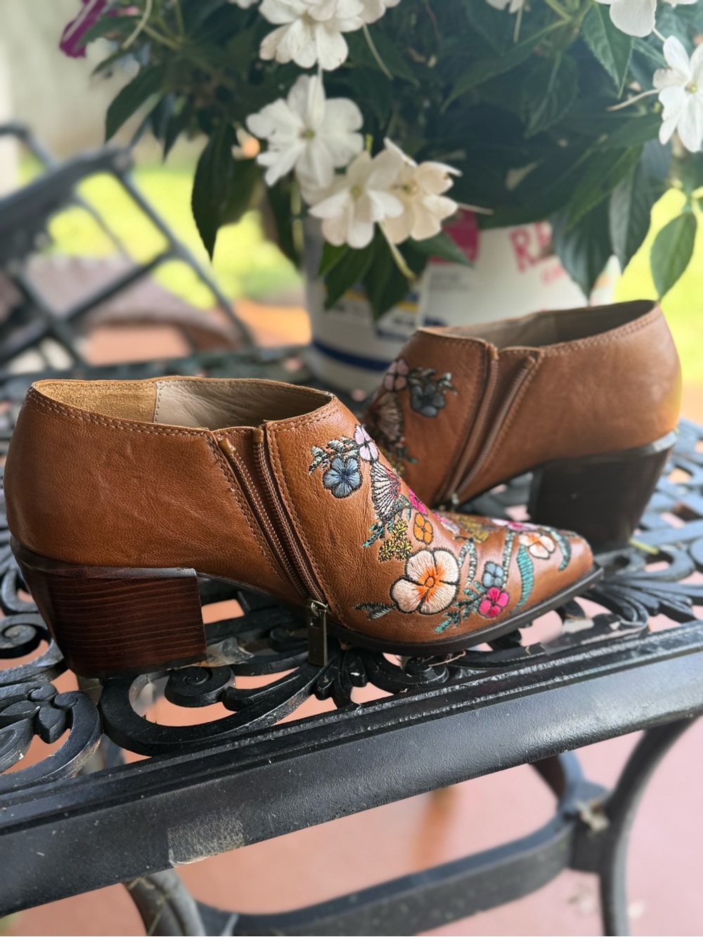 Donald Pliner Western Couture Embroidered Floral Leather Ankle Booties Brown Sz7 - Picture 5 of 9
